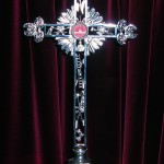 Reliquia de la Santísima Cruz que acompañó a Rebeca durante su enfermedad